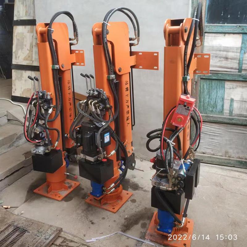 科尔沁右翼前旗重汽蓝牌随车吊 3.2吨 国六动力强 液压驱动 农用自卸起重机